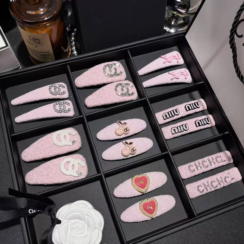 Pink BB clip early spring hairpin with the letter CHA, small Chanel-style side clip for girls, Korean-style Miu bangs clip Pink BB clip early spring hairpin with the letter CHA, small Chanel-style side clip for girls, Korean-style Miu bangs clip