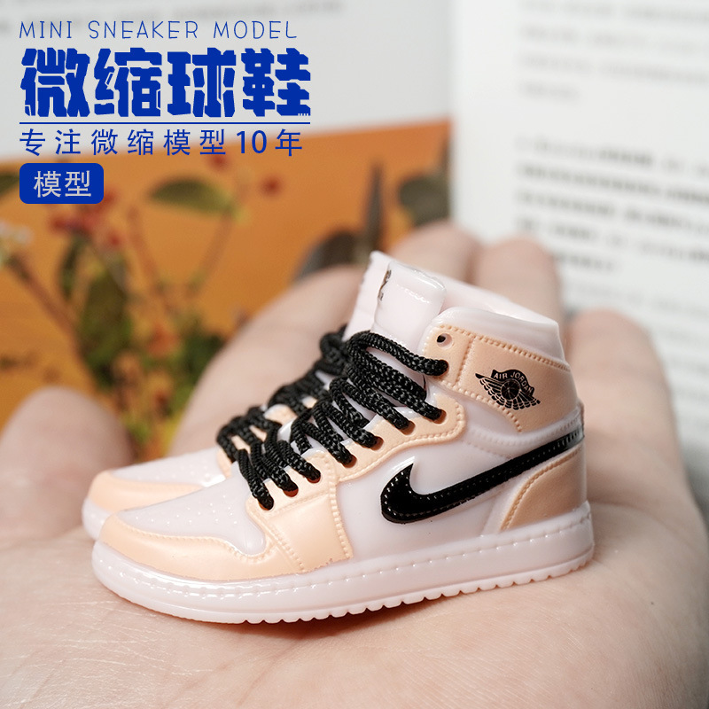 Abs Mini Model Shoes Aj1 Sneaker Model 3D Basketball Shoe Keychain Car Bag Pendant Accessories Wholesale Abs Mini Model Shoes Aj1 Sneaker Model 3D Basketball Shoe Keychain Car Bag Pendant Accessories Wholesale