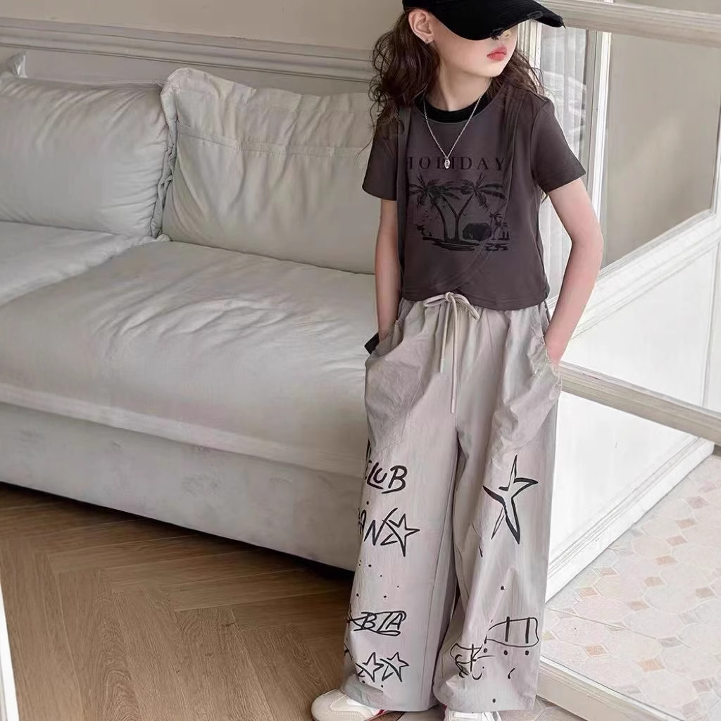 Traje de verano para niñas 2025 nuevo estilo ropa de verano occidental de moda para niños grandes camiseta de manga corta pantalones casuales de dos piezas