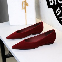 3685 Korean style fashionable low heeled women's shoes with small pointed toe, shallow mouth, sloping heel, Xishi velvet, one foot style, OL single shoe for women