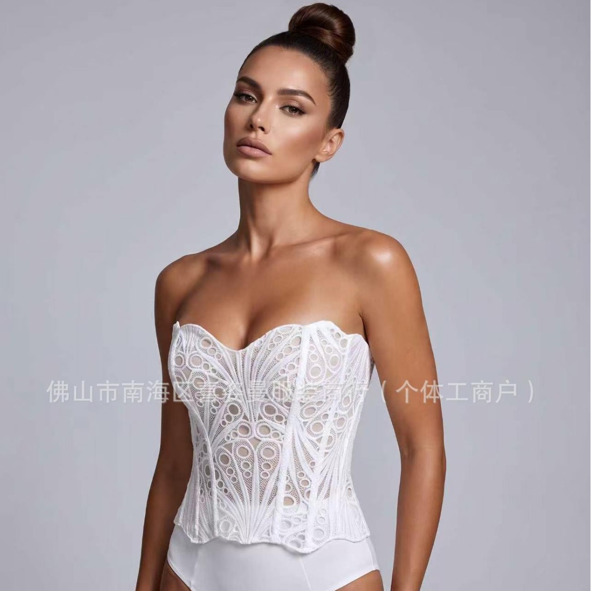 Black lace sexy bra, push-up and shaping, designed to enhance the bust and provide support, suitable for small chests, with side support to prevent side spillage, in a European and American style
