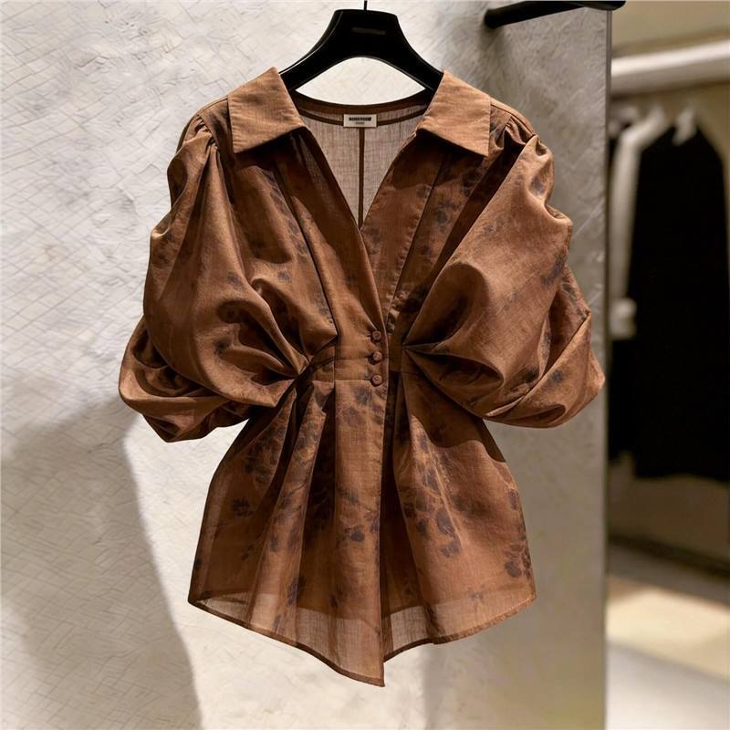 Stylish and attractive brown puff-sleeve plus-size top for women, 2026 summer, waist-cinching, light luxury style, commuter T-shirt Stylish and attractive brown puff-sleeve plus-size top for women, 2026 summer, waist-cinching, light luxury style, commuter T-shirt