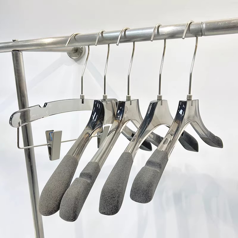 Acrílico flocado percha de ropa para tienda de ropa plástico transparente antideslizante percha de ropa para hombres y mujeres pantalones rack clip OGO