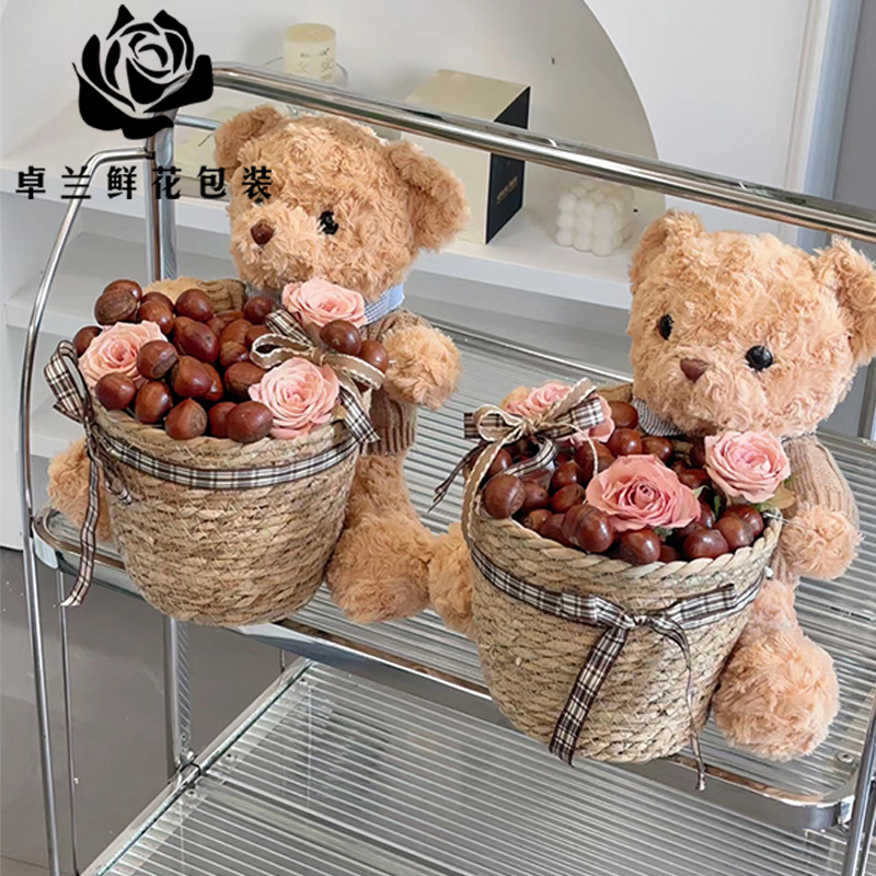 Cesta de Mimbre para Arreglos Florales, Diseño de Oso Abrazando Castañas, Estilo Hada, Material para Manualidades DIY