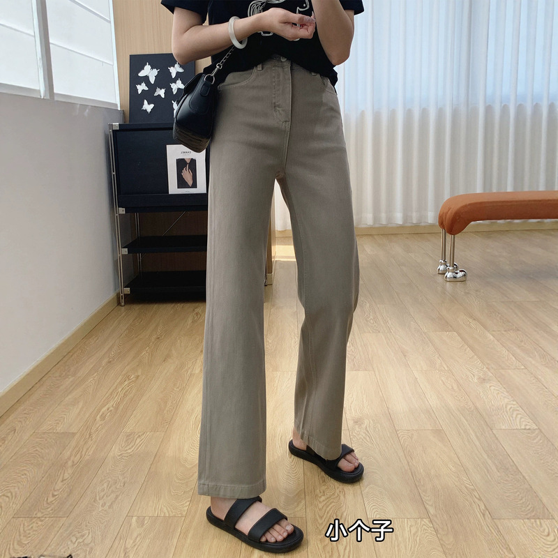 Slim-fit jeans! These high-waisted, straight-leg jeans are designed to make you look slimmer, with four-way stretch and are perfect for spring and autumn. They are long pants with a narrow fit and a wide-leg style Slim-fit jeans! These high-waisted, straight-leg jeans are designed to make you look slimmer, with four-way stretch and are perfect for spring and autumn. They are long pants with a narrow fit and a wide-leg style