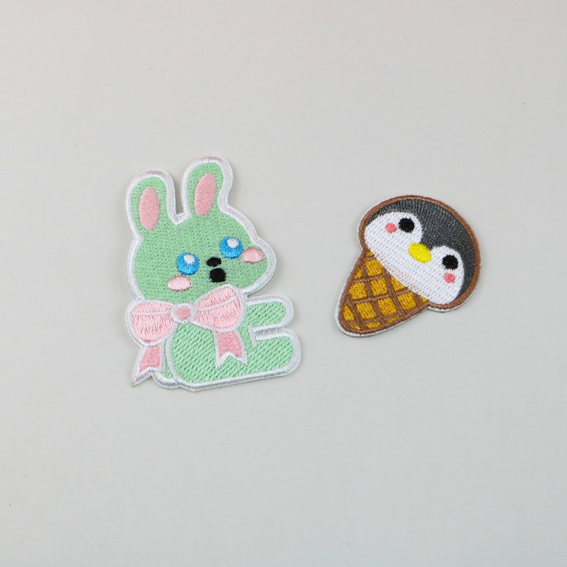 Animal dibujos animados bordado bordado pegatinas de tela pegatinas de espalda pegatinas de bordado de computadora pegatinas de ropa bolsas pegatinas de agujeros pegatinas de parche sello de tela decoración