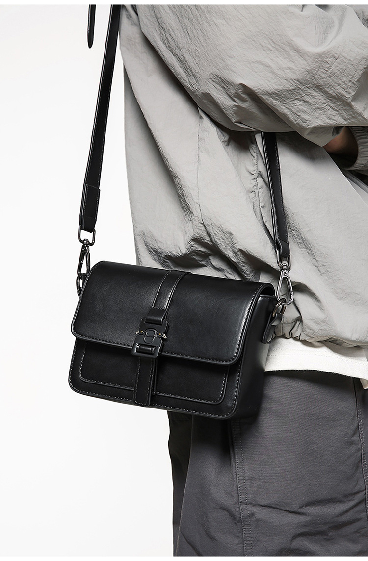 Borsa a tracolla da uomo in stile Sling Bag, design di nicchia, alta qualità estetica, piccola borsa quadrata, trendy e_voghion.com