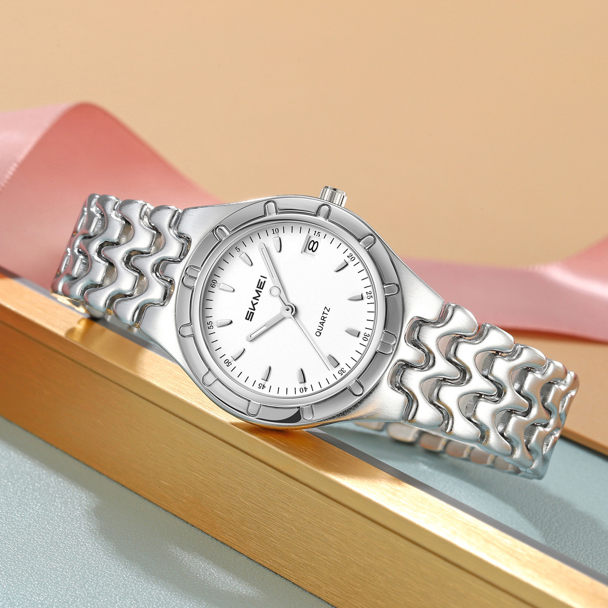 Momento de belleza dama reloj de cuarzo impermeable acero calendario reloj de pulsera lujo ligero de negocios ocio reloj de mujer regalo al contado transfronterizo