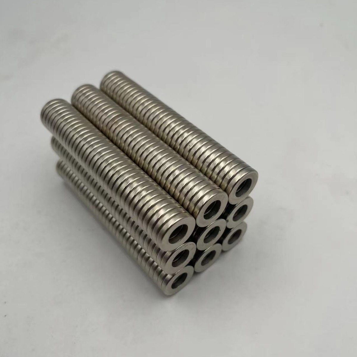 磁环圆形带孔强磁铁15/18/24/23 20/25/30X3-10直孔钕铁硼强磁钢