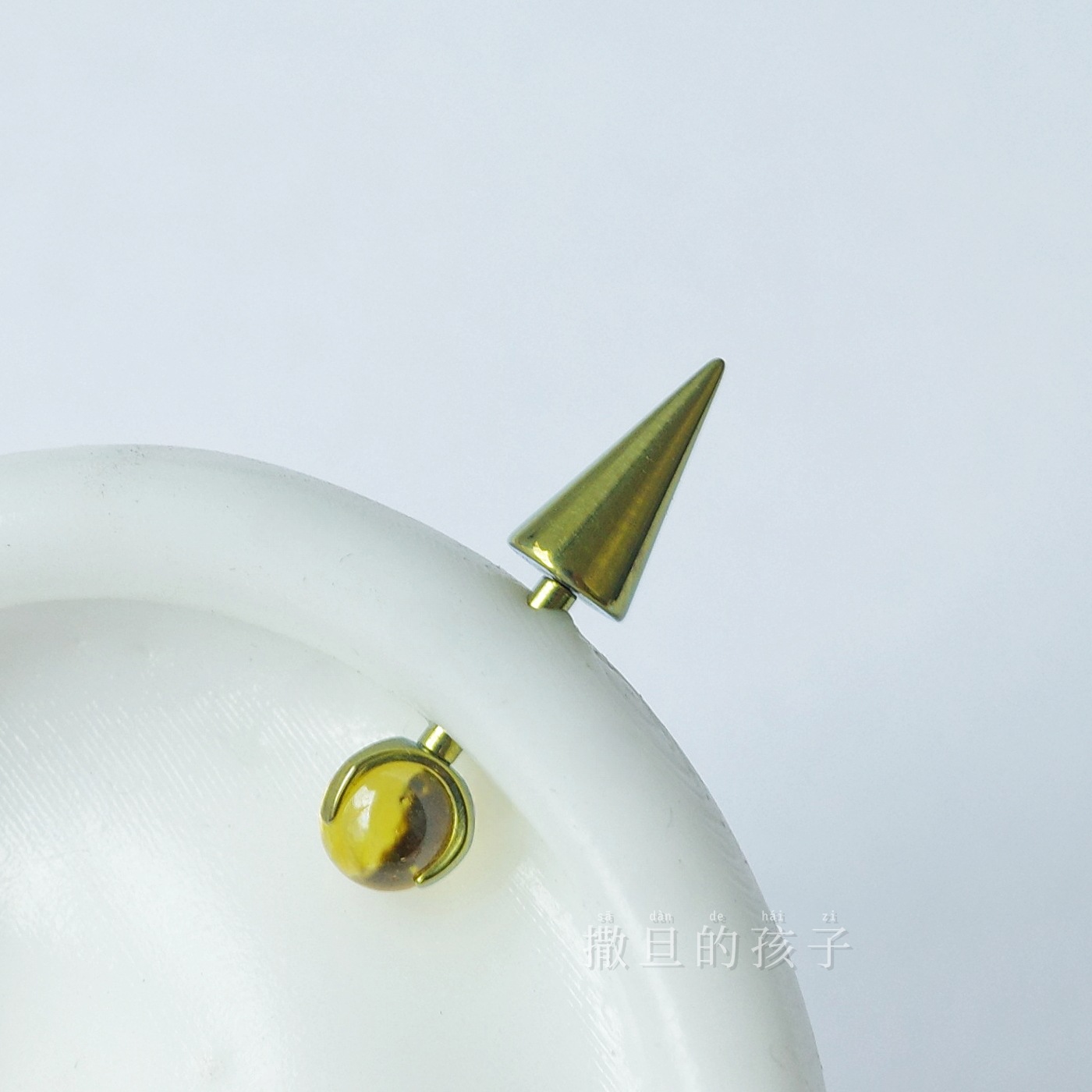 Satan's Child F136 Titanium Alloy Devil Studs Anodized Color-Changing Crystal Ball Spike Earrings detail image 10
