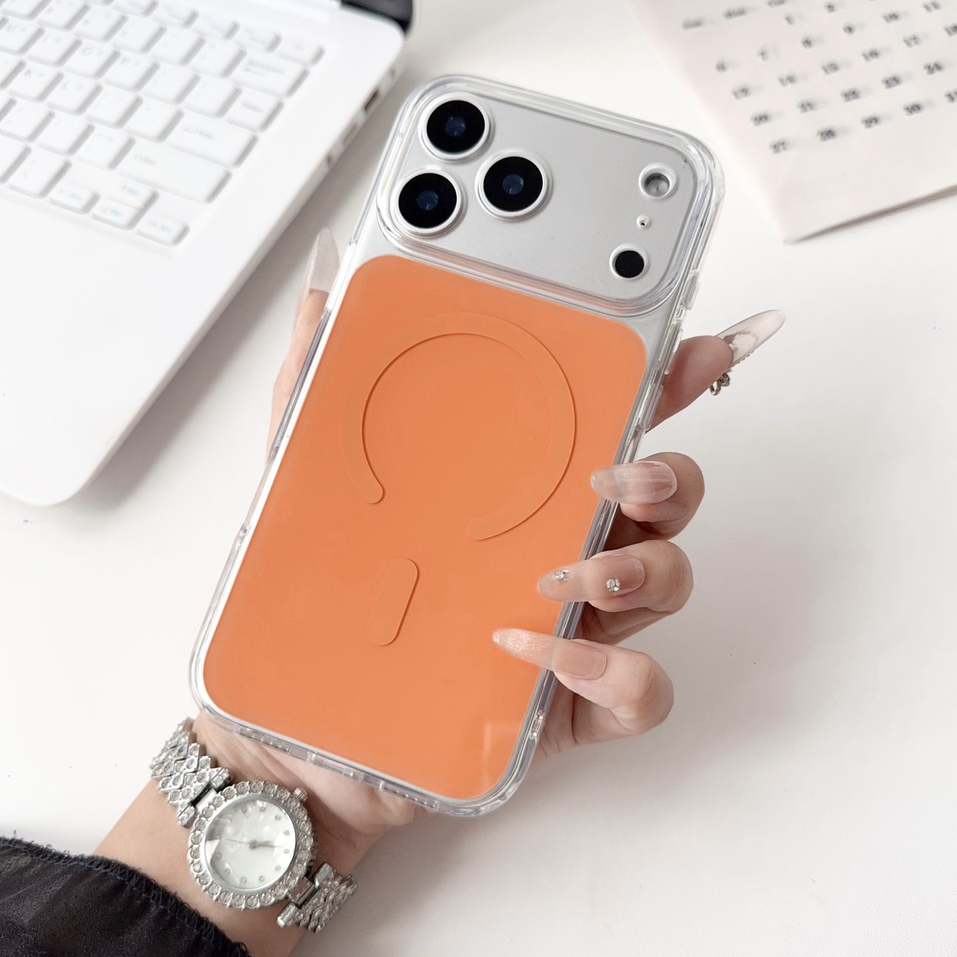 Aplicable para iPhone17ProMax serie de transmisión original de Apple 17 / 17pro capa de protección de succión magnética resistente al amarillo
