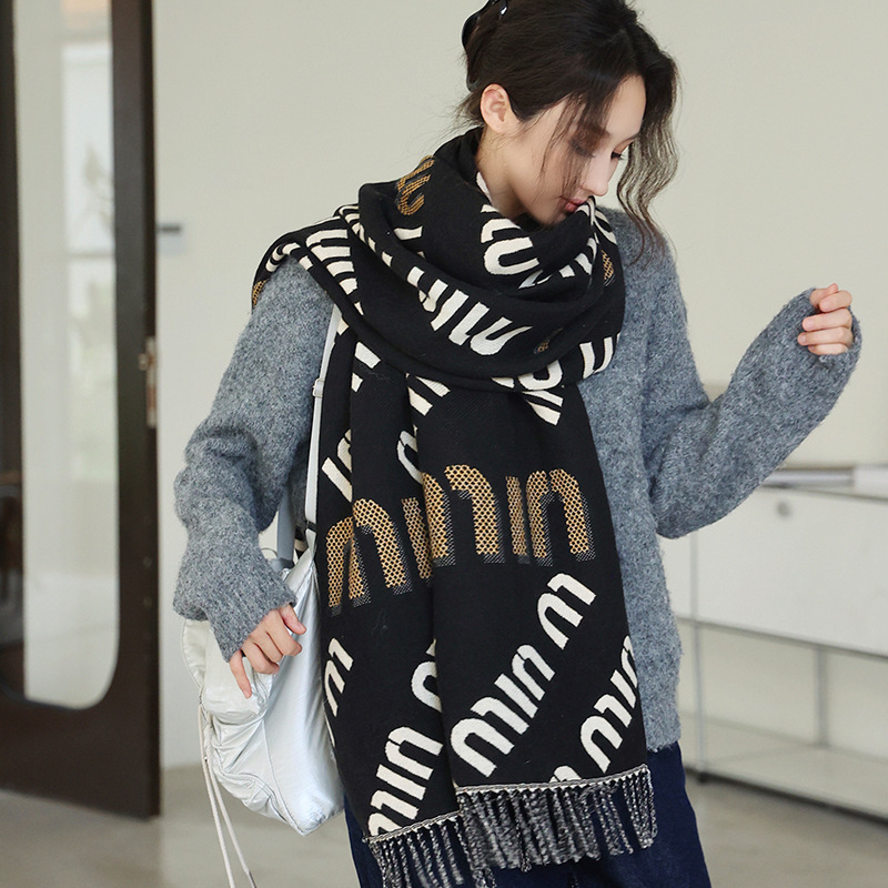 韓国版のアルファベットの格子の高級なカシミヤのマフラーをまねます。|undefined