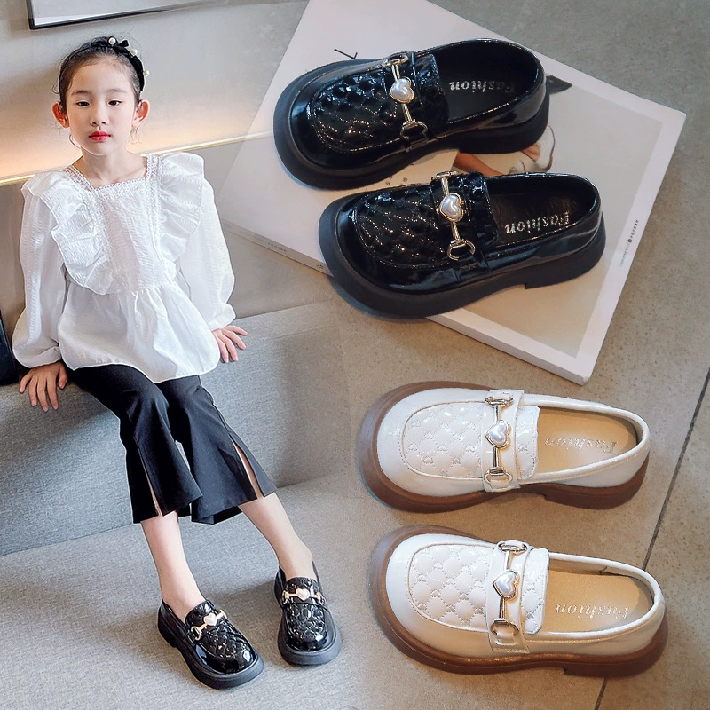 Детские кожаные туфли для девочек, весна 2025, мягкая подошва, металлическая пряжка, балетки, нескользящие, черные, в ретро-стиле, для малышей