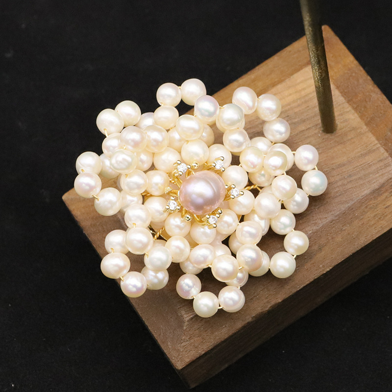 Broche de perlas de alta calidad nicho de gama alta broche joyería epoxi rosa copo de nieve accesorios de ropa personalizada al por mayor image 9