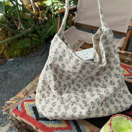 Korean-style niche floral canvas bag for women, 2024 new model, large capacity commute shoulder bag with texture, versatile tote bag