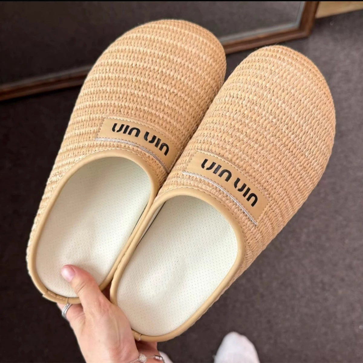 Женские летние пляжные шлепанцы с толстой подошвой, ароматные, плетеные, новая модная модель 2025 года.