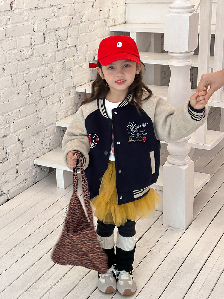 Xie Jin Mao ropa infantil de lana de niñas ropa de béisbol 25 otoño y invierno nuevo tipo de ropa de algodón de seda de olefin cálida para niños
