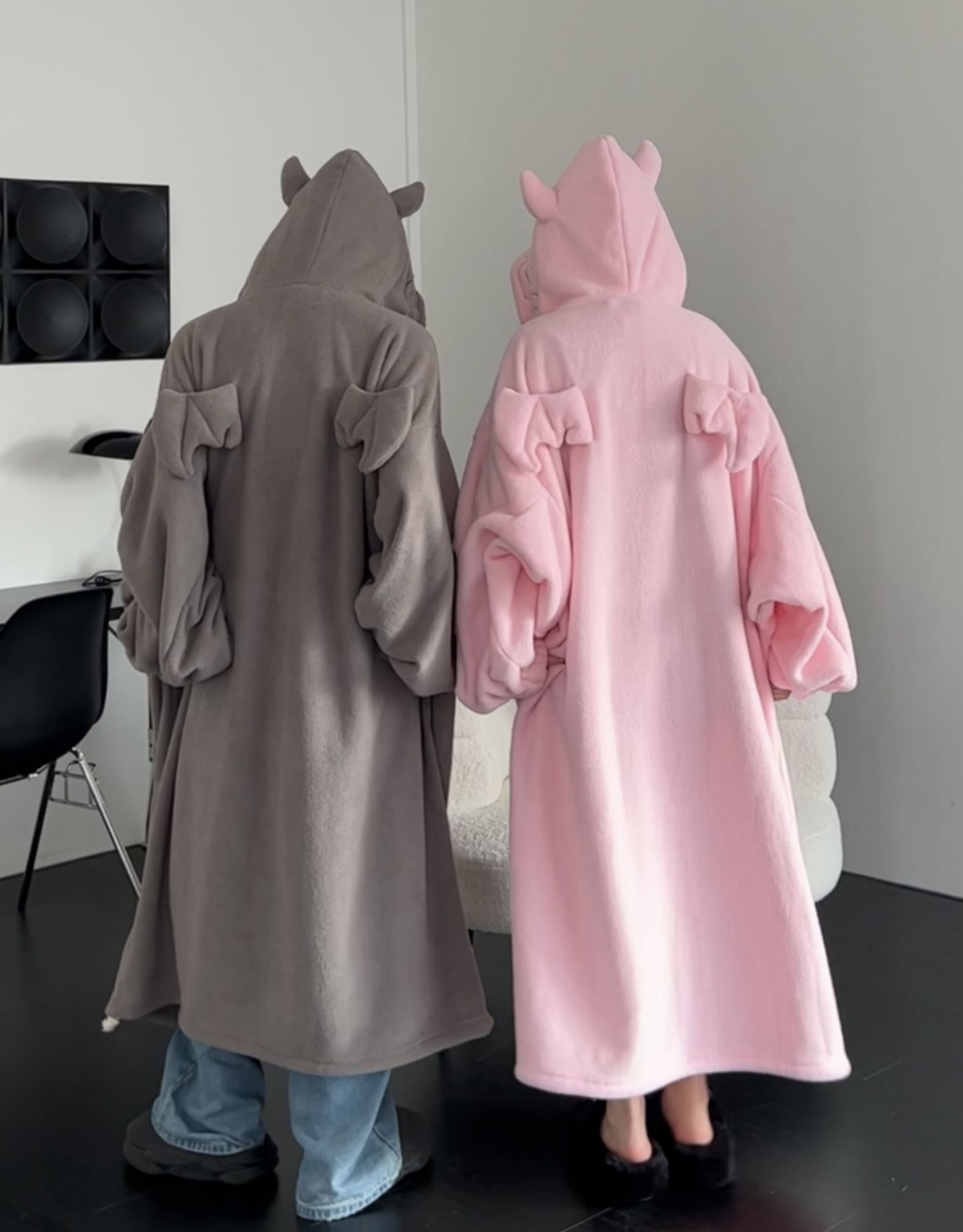 Little Devil camisón Otoño e Invierno Nuevos pijamas con Capucha forrada de lana engrosada ropa para el hogar hombres y mujeres pareja bordada suéter Suelto