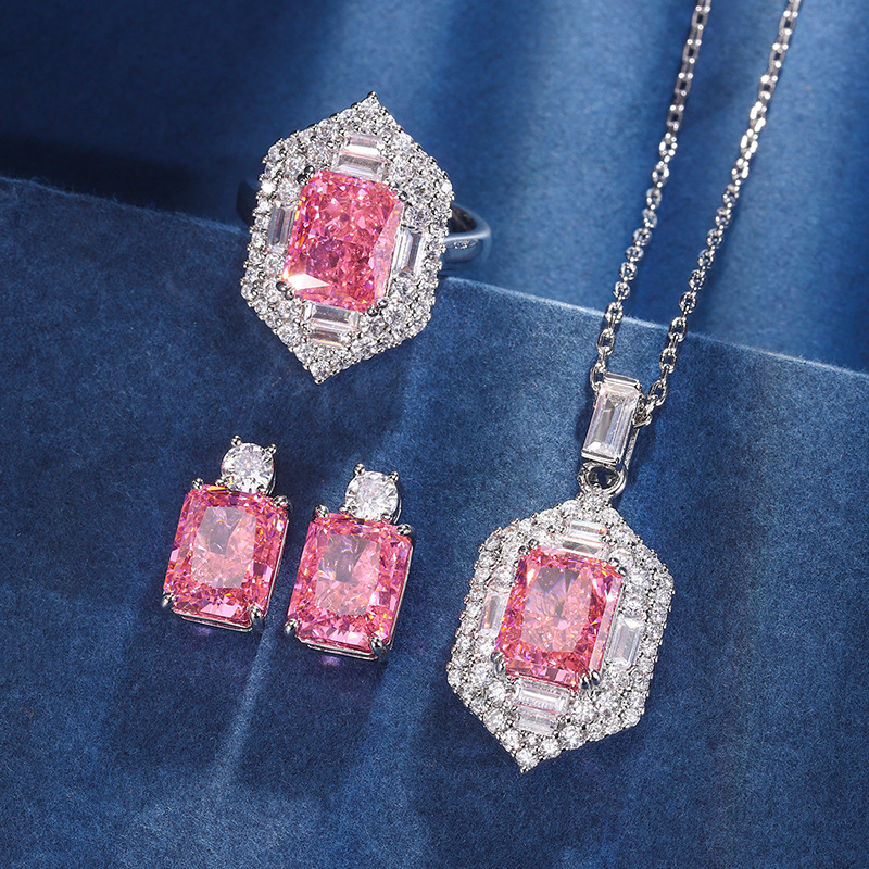 Otoño e invierno nuevo Zhuang Sheng joyería traje alto carbono diamante hielo flor corte cobre incrustaciones profundo Rosa diamante traje principal piedra 8*10