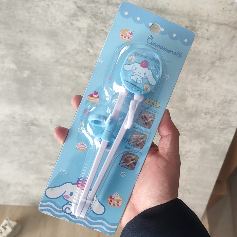 젓가락을 배우는 큰 귀 개