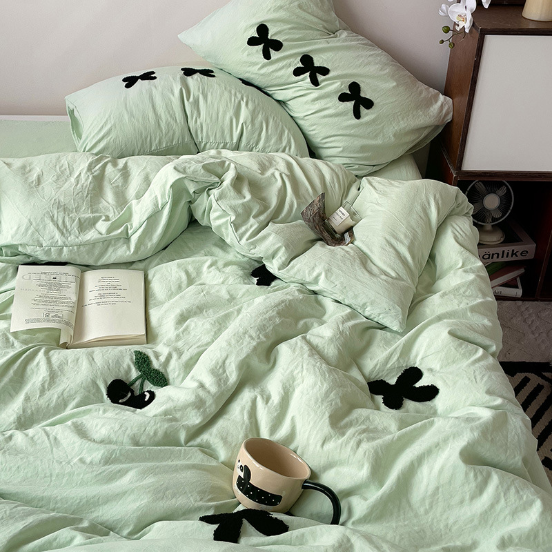 Toallas de algodón lavados con agua bordadas con cuatro piezas de sábanas de cama, cuatro piezas de sábanas de cama, dormitorio de estudiantes de dos personas, tres piezas de sábanas.