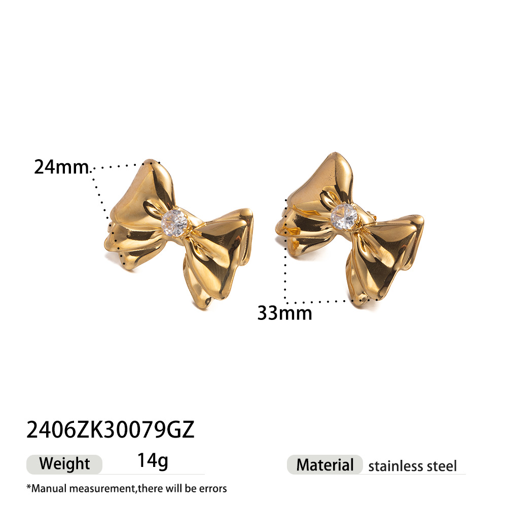 Alta Europa y América acero inoxidable lujo ligero nicho amor mariposa zircon puntos de aluminio pernos de acero joyas de orejas diarias versátiles