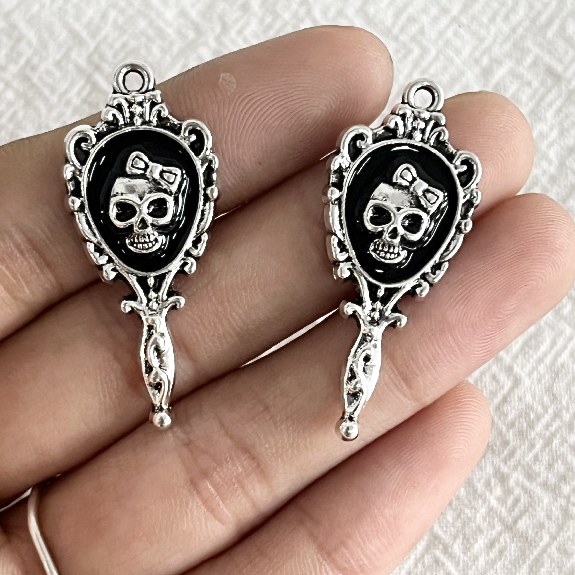 Accesorios de joyería de aleación de bricolaje Colgante de cruz de plata retro Pulsera Collar Pendientes Decoración de ropa Colgante