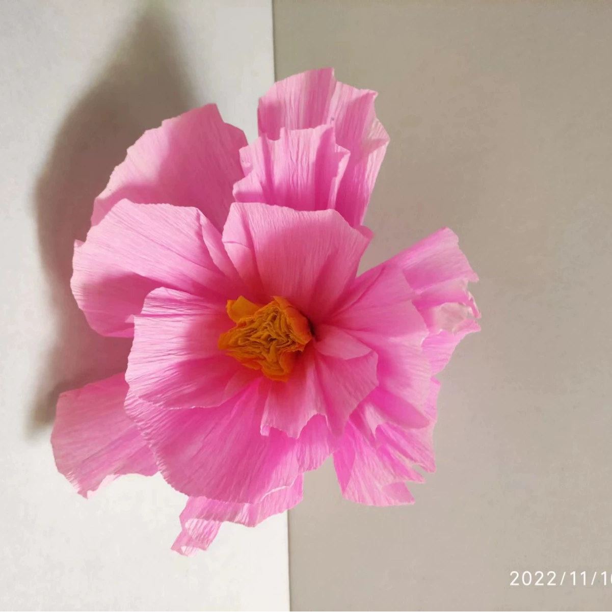 Свадебные принадлежности, свадебные плиссированные цветы для гостиной, свадебные украшения, креповые бумажные цветы, комплект свадебной комнаты, латте, художественные бумажные цветы