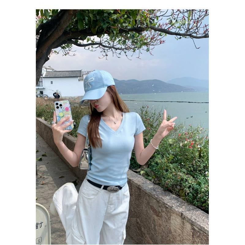 Мятно-зеленый топ с короткими рукавами и правым плечом для женщин, лето 2025, новинка, тонкий летний топ с v-образным вырезом, красивый тонкий пояс с половиной рукава