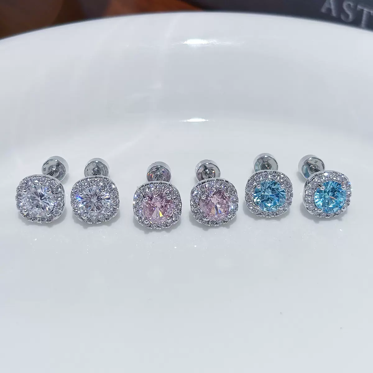 316L钛钢耳钉圆边款养耳洞耳骨钉满钻围镶锆石爆闪超闪耳骨钉耳钉