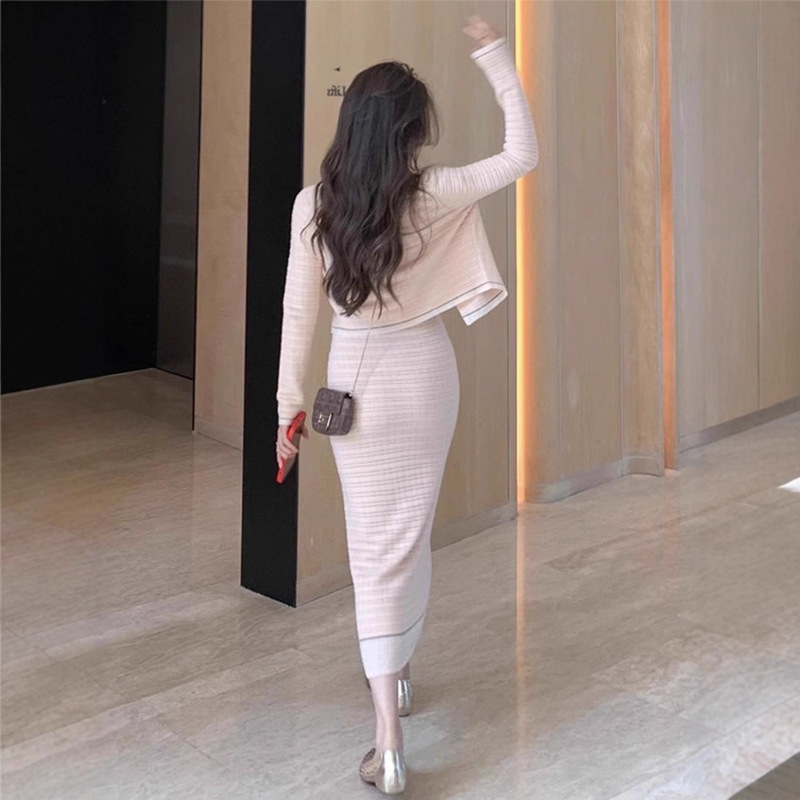 Pink Knitted Suit for Women Spring & Fall 2025 Lazy and Chic Design Cardigan Sweater with Suspender Skirt Two-Piece Set