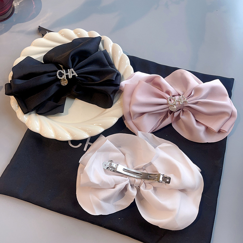 cloth with bow