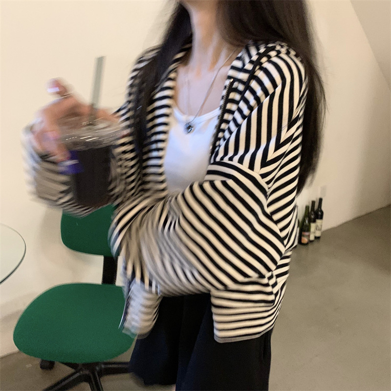 455g Weight Long Sleeve Sleeve Length Zipper Placket Type Polyester Fabric Type Short Top Length Hoodie Tops Type Casual, Daily Occasion Hooded Neckline Regular Fit Fit Type Stripe Pattern Spring, Autumn Season Women's Gender Casual, Streetwear Style Women's Casual Streetwear Stripe Zipper Hoodie 13
