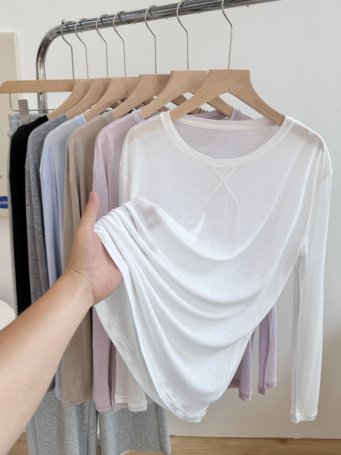 Lyocell Long-Sleeved T-Shirt for Women, Summer Thin Ice Silk Round-Neck Base Shirt, Loose Air-Conditioning Sun Protection Cover-Up Knitwear