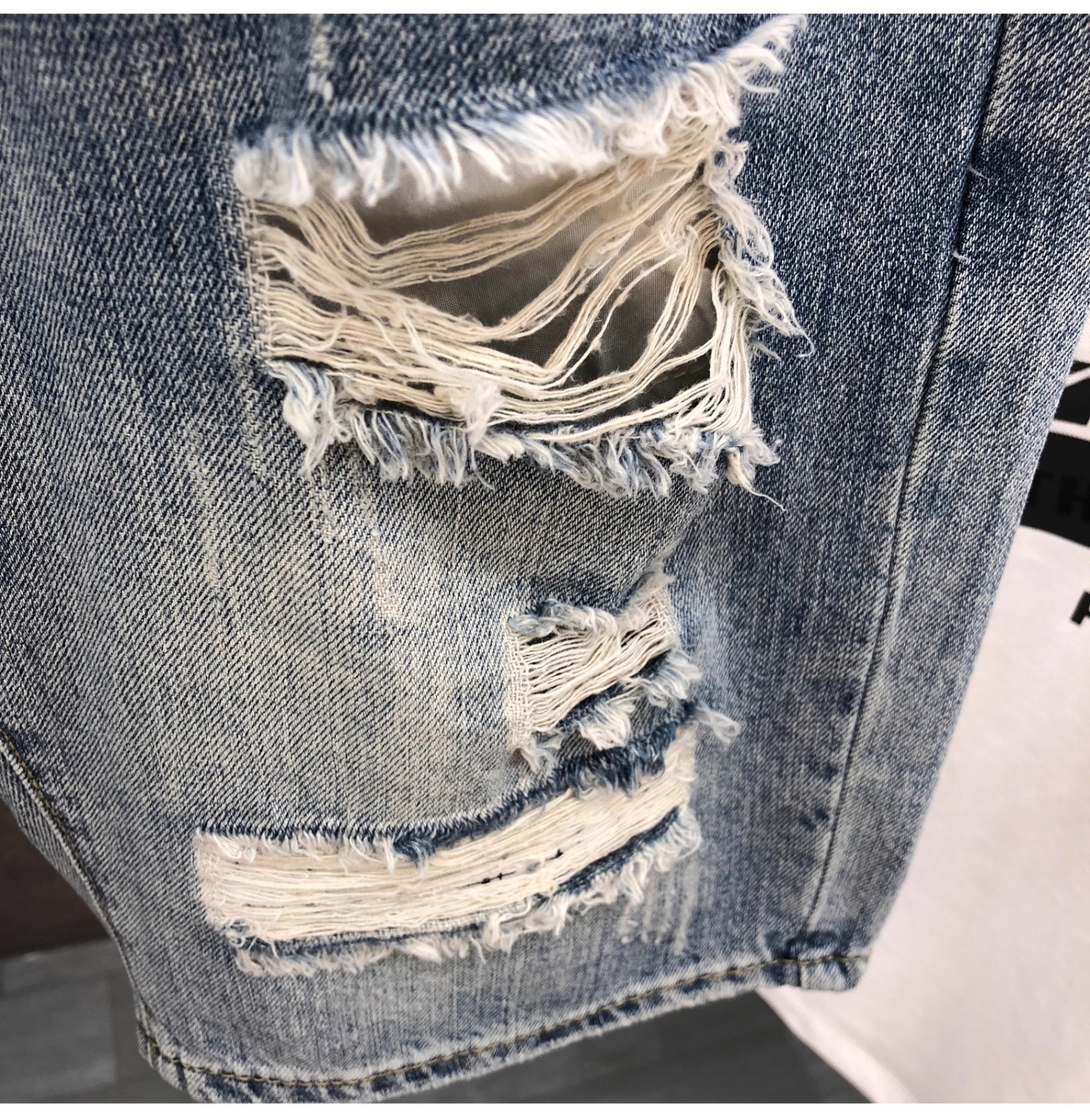 Men's Ripped Denim Shorts Summer Wear Resistant Light Colored Elastic Comfortable Casual Handsome Washed Retro Shorts_mkmklike.com