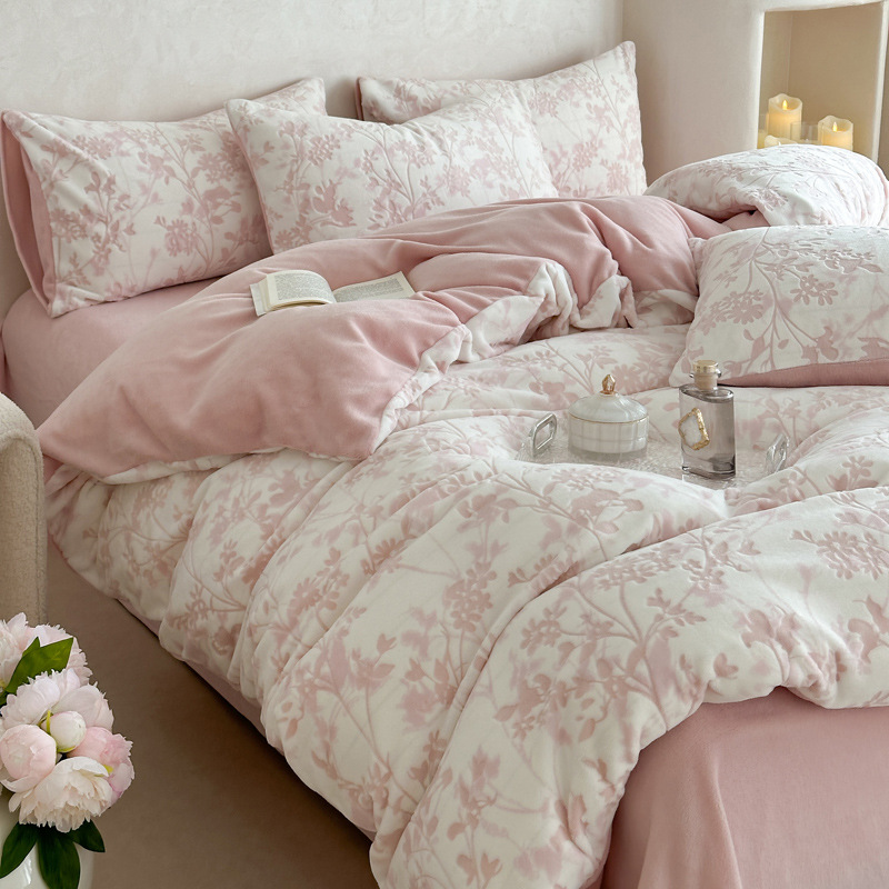 Luz de lujo americano tallado sábanas de seda de cuatro piezas de seda de coral de cuatro piezas de seda de leche de cuatro piezas de sábanas de seda de bebé sábanas de cama