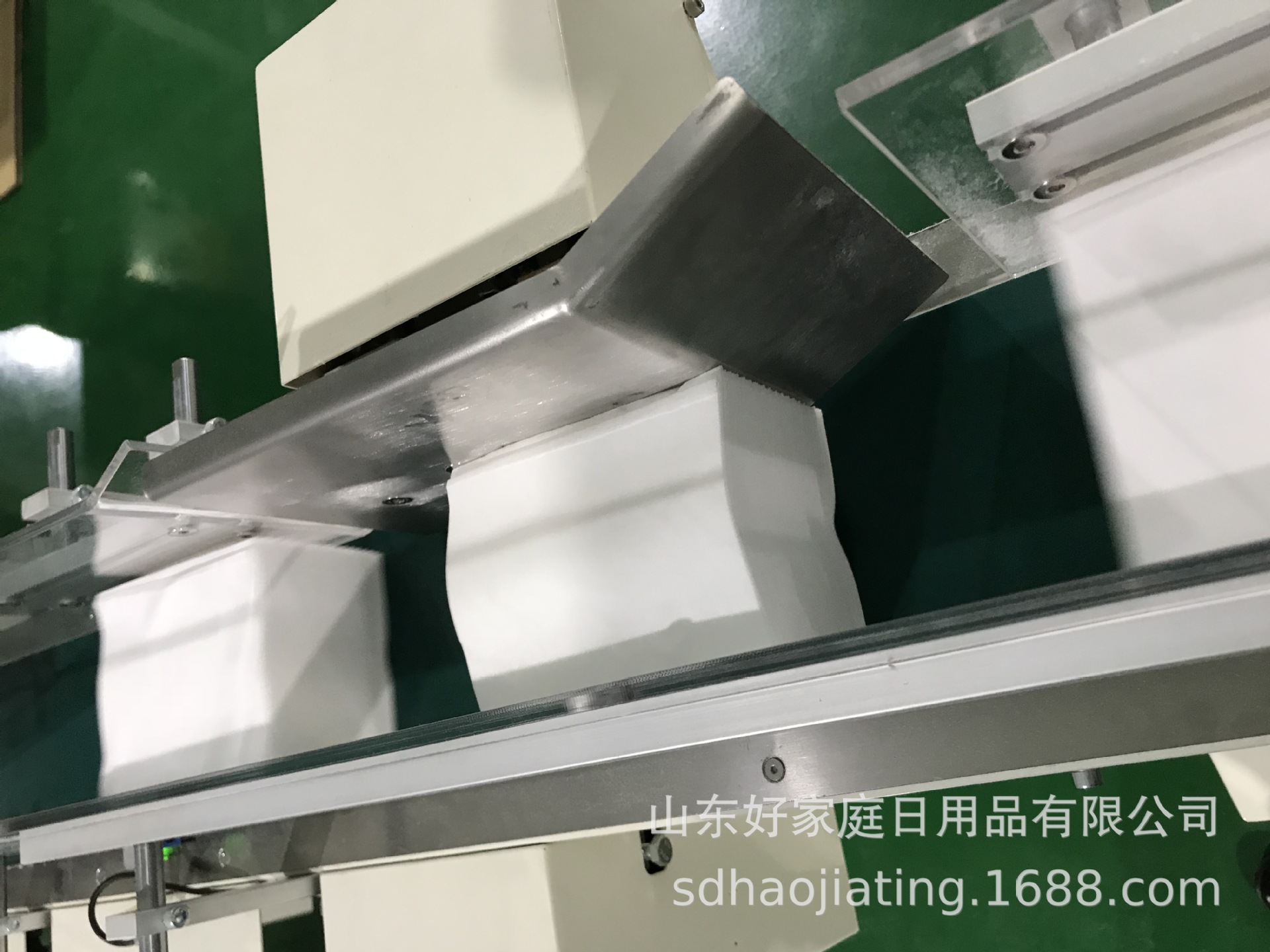 分切传送 棉柔巾设备6 - 副本.JPG