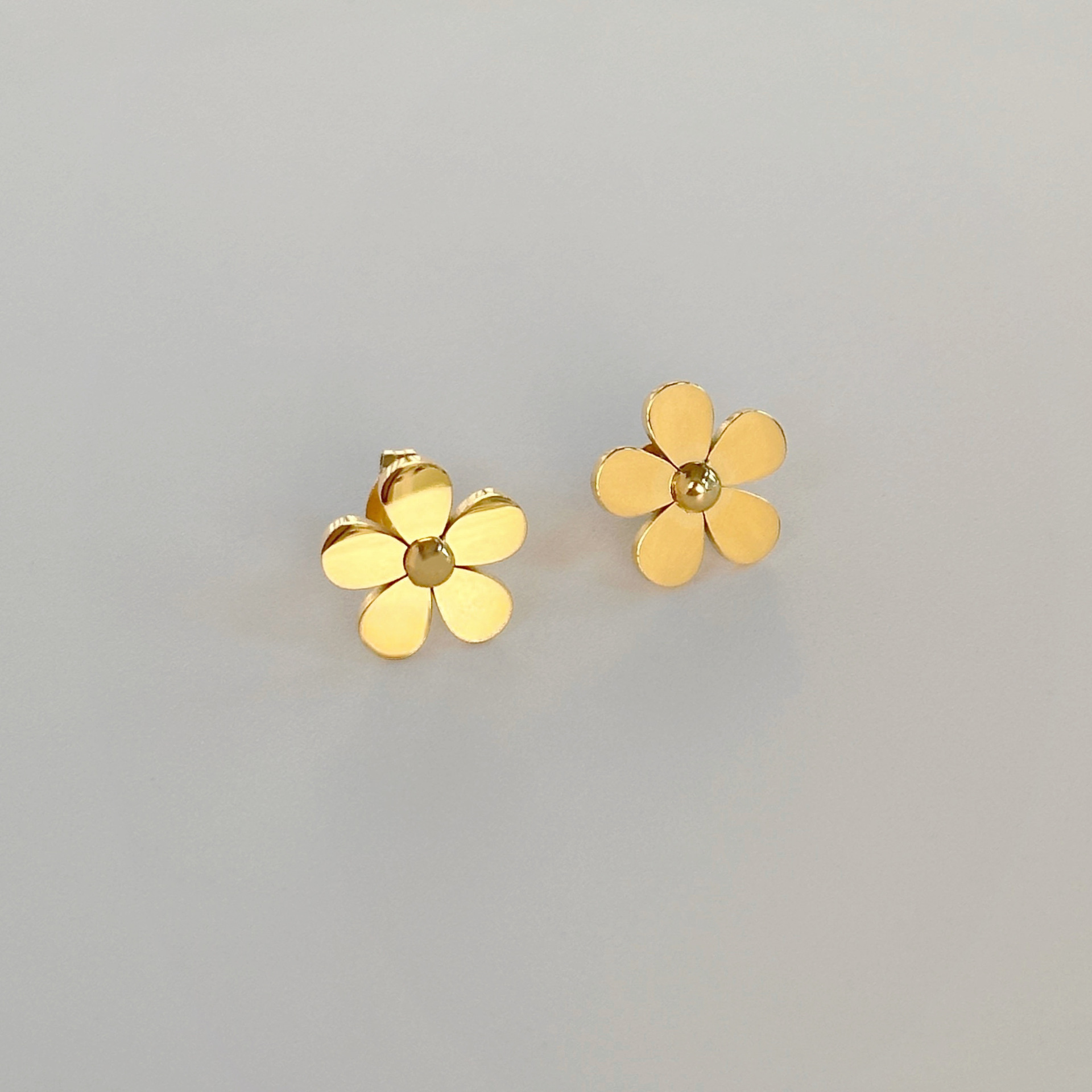 1 Pair Simple Style Commute Flower Plating Titanium Steel Gold Plated Ear Studs display picture 5