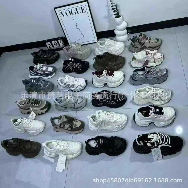 Wenzhou's New Dad Shoes Physical Store Street Stalls Sell High-Quality Miscellaneous Items, First-Hand Sports Stall Shoes Wholesale