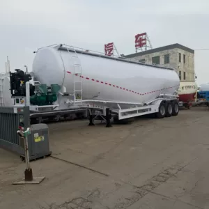 Specialized powder tanker for the Middle East and Africa, 60 cubic meter double-bin bulk cement tanker semi-trailer for transporting cement in separate compartments