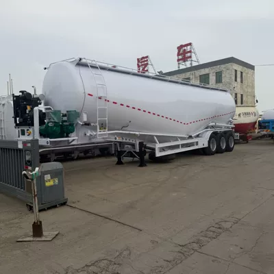 Specialized powder tanker for the Middle East and Africa, 60 cubic meter double-bin bulk cement tanker semi-trailer for transporting cement in separate compartments (Sement daşıyan yük maşınları)