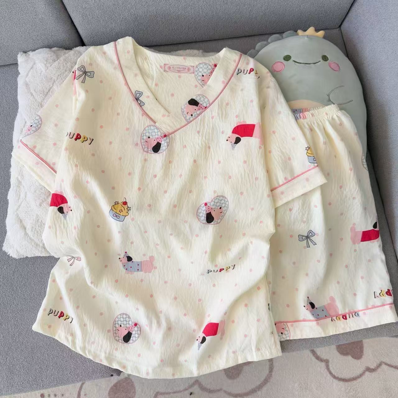 Al por mayor transfronterizo de Vietnam nubes de algodón de manga corta pantalones cortos pijamas de niñas de cuello en V chaqueta de dibujos animados set de ropa para el hogar