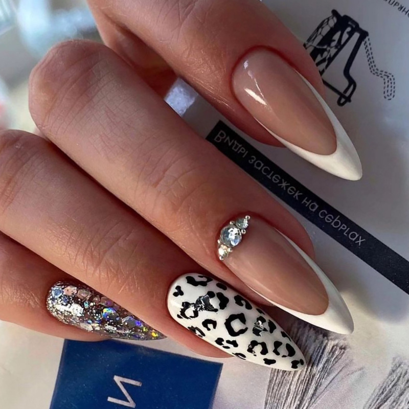 Wearable Nails, French Nude Color with White Edges, Fake Nails with Leopard Print and Sequins, Almond-Shaped Manicure, Wearable Nail Tips, Manufacturer Wholesale and Customization