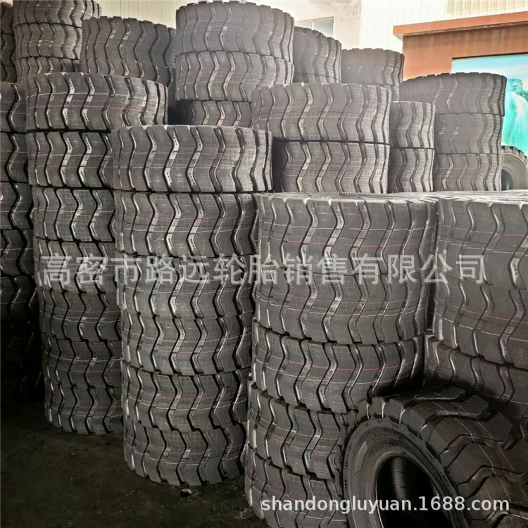 8.25-16 小型装载机工程轮胎825/1200-16 8.25/12.00-16 14/90-16