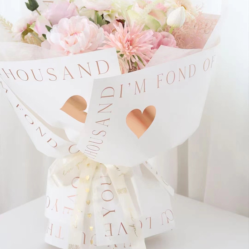 Floral de oro de corazón verdadero papel de embalaje floral de amor floral de papel de embalaje floral floral de material de embalaje floral al por mayor