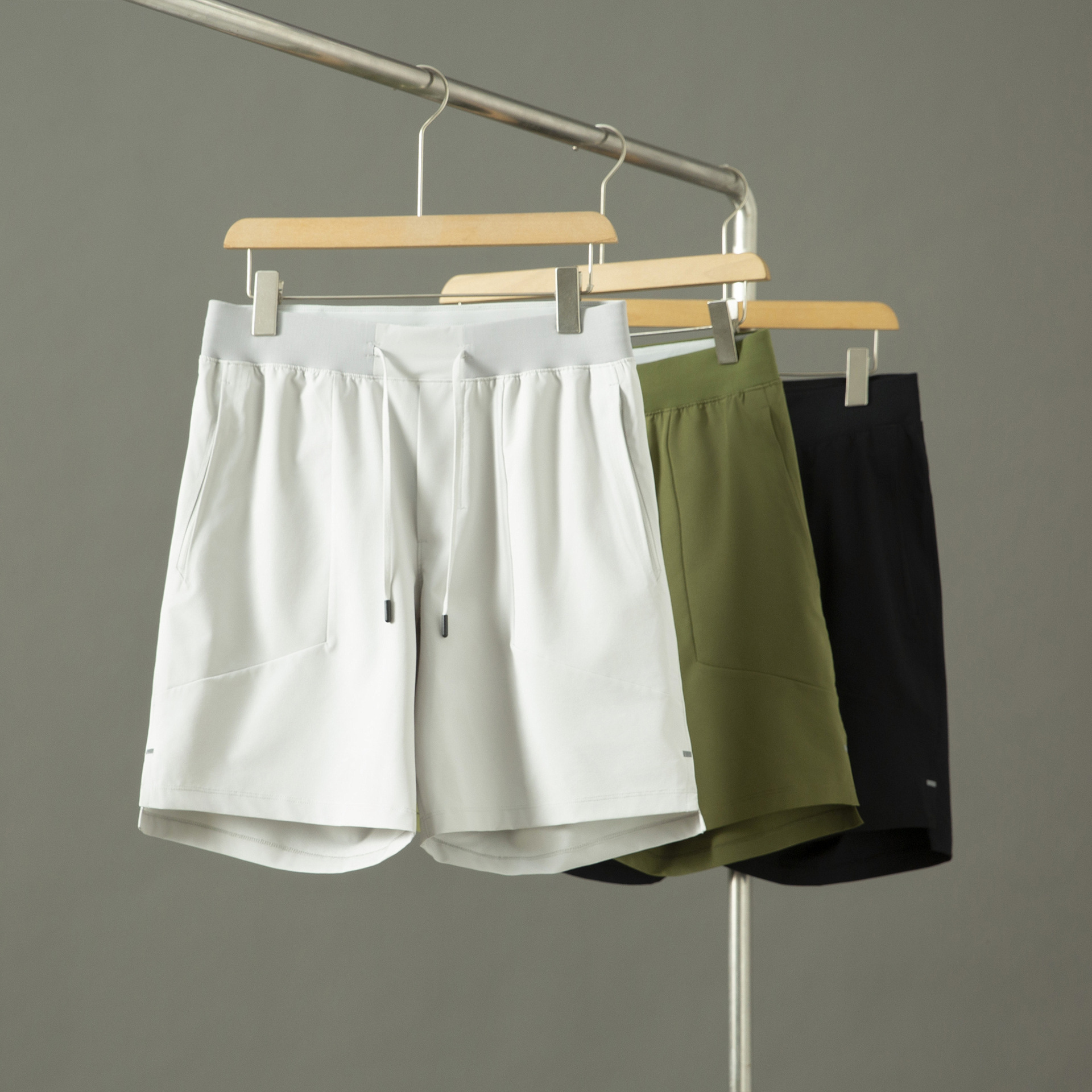 2025 년 여름 새로운 Lujia 같은 스타일 왼쪽 및 오른쪽 패턴 반바지 남자 느슨한 스트레이트 미국 캐주얼 스포츠 바지