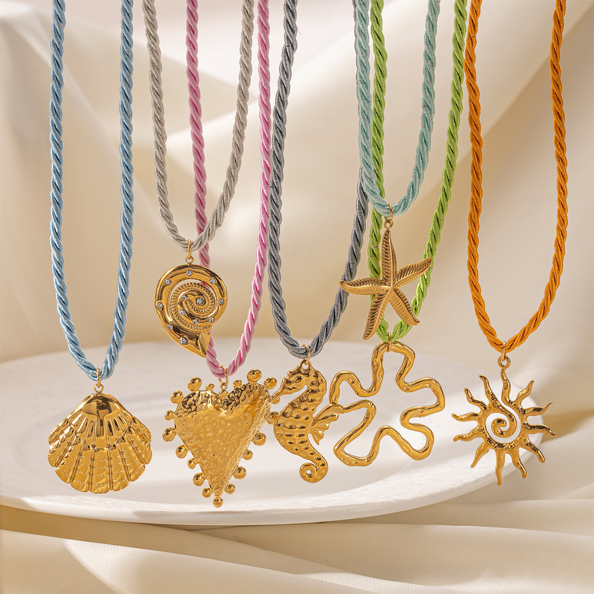 Tena collar de acero inoxidable europeo y americano diseño de nicho femenino hilo de color tejido concha estrella de mar collar de concha tendencia image 4
