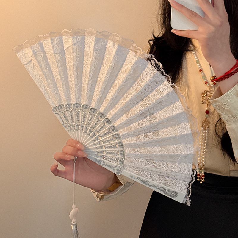 Nuevo abanico plegable de encaje chino para niñas, cheongsam de verano, abanico plegable portátil, abanico de borla Hanfu de estilo nacional