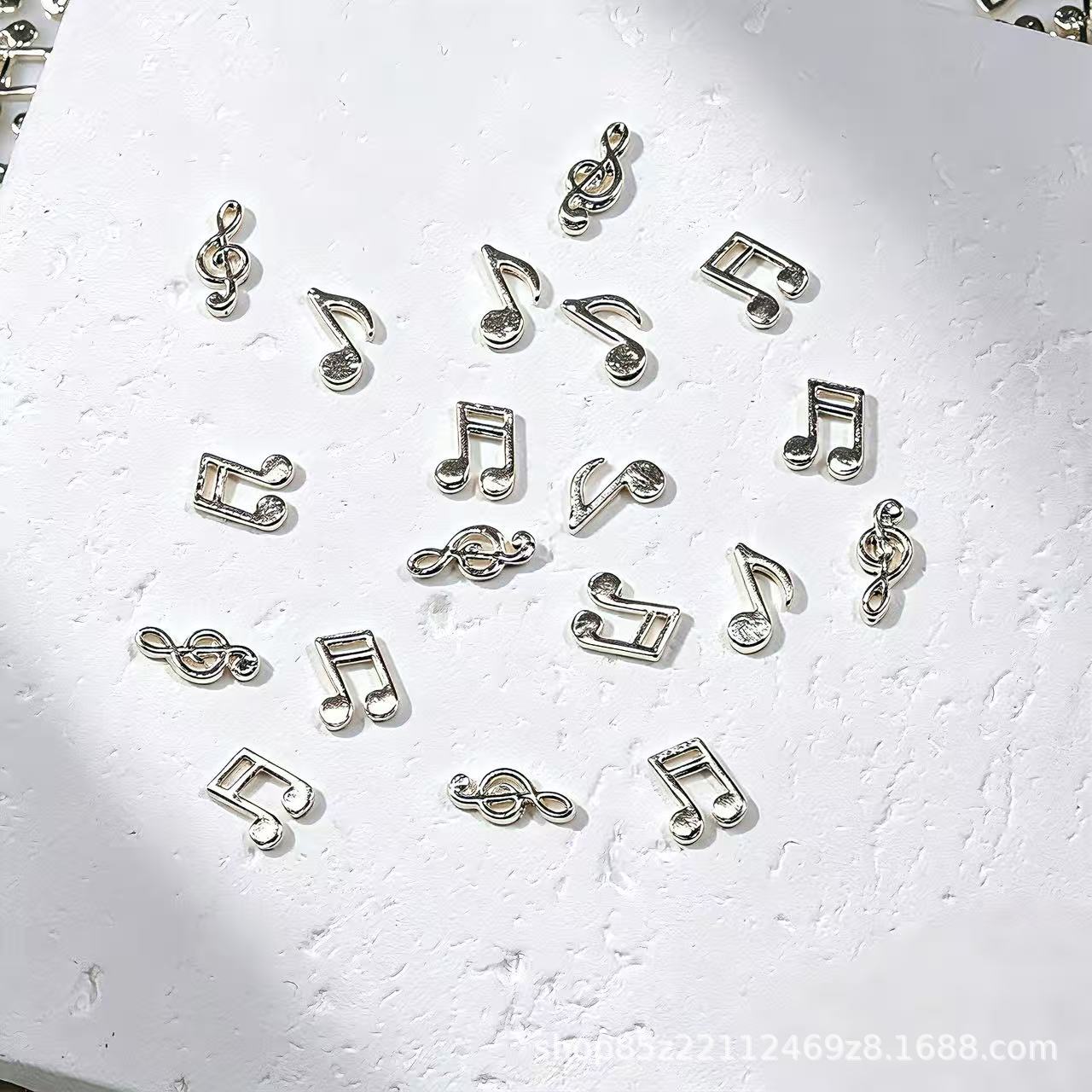 Mini alloy musical note nail art accessories in gold and silver, three-dimensional metal musical notes, light luxury nail decorations, DIY accessories