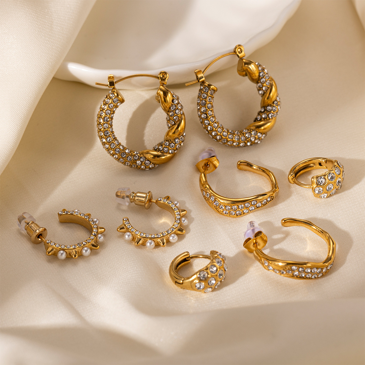 TENA Europa y los Estados Unidos transfronterizos galvanizados de acero inoxidable 18k aretes de oro ligero lujoso de alto nivel parecen cientos de aretes de diamantes para mujeres